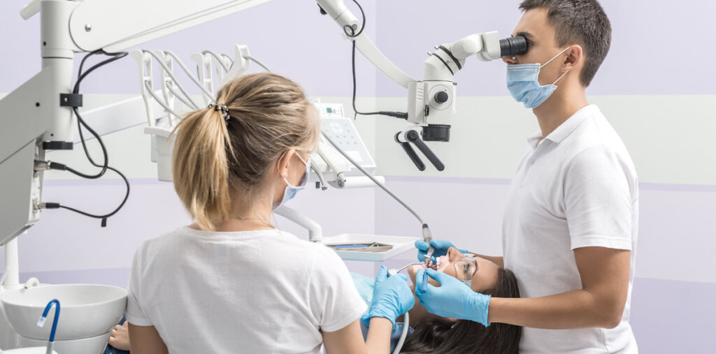 Four-hand Operation